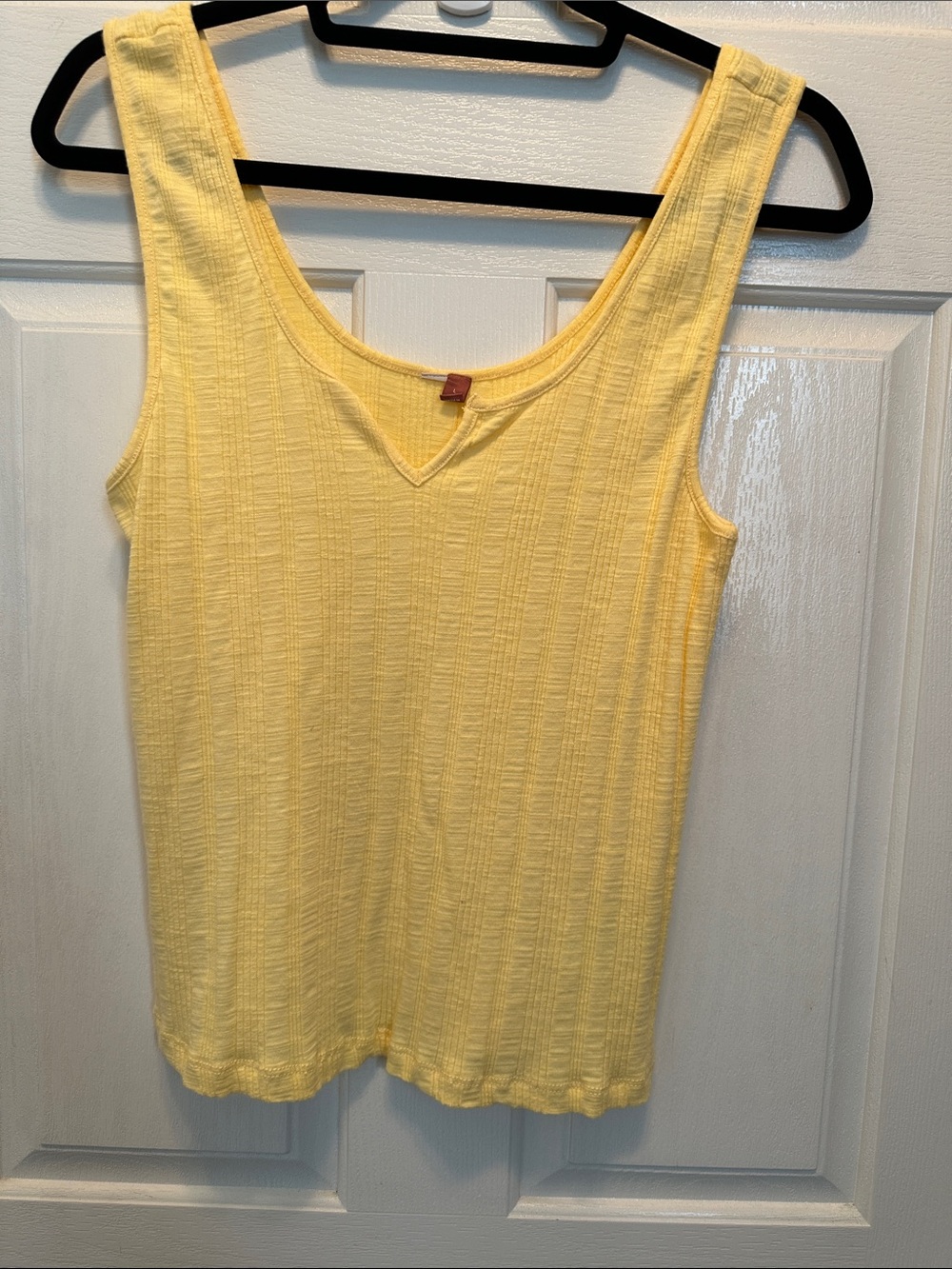 Pilcro Soft Ribbed Yellow Scoop Split Neck Tank Size L